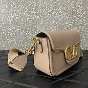 Valentino Garavani Alltime Grainy Calfskin Shoulder Bag Beige Size 23.5 x 18 x 8 cm - 2