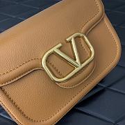 Valentino Garavani Alltime Grainy Calfskin Shoulder Bag Size 23.5 x 18 x 8 cm - 4