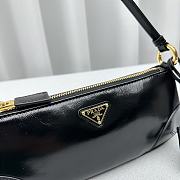 Prada Black Small Leather Handbag Size 24 x 11 x 6 cm - 2