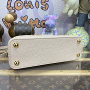 Louis Vuitton LV Capucines Small M23082 Size 27 x 18 x 9 cm - 4