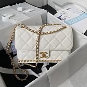Chanel AS4489 Flap Bag White Size 15 × 23.5 × 9 cm - 1