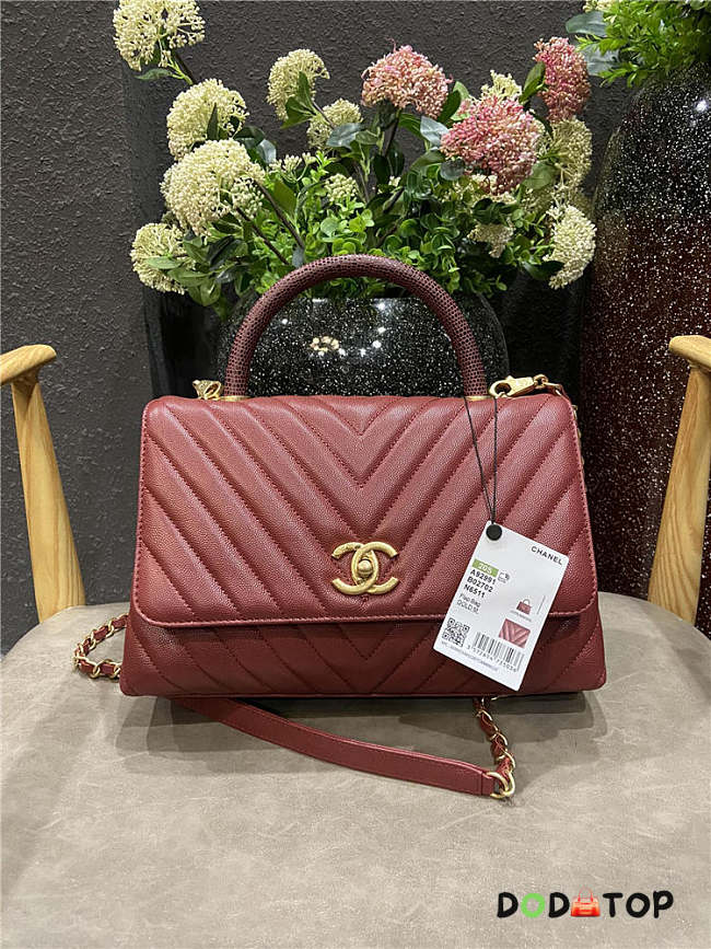 Chanel Cocco Chevrons Pattern Grained Calfskin Gold Metal Burgundy Size 18 × 29 × 12 cm - 1