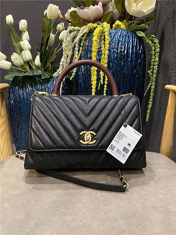 Chanel Cocco Chevrons Pattern Grained Calfskin Gold Metal Black Size 18 × 29 × 12 cm