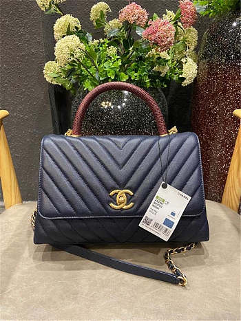 Chanel Cocco Chevrons Pattern Grained Calfskin Gold Metal Navy Size 18 × 29 × 12 cm