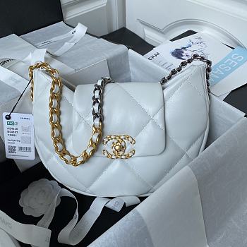 Chanel Underarm Bag White AS4638 Size 25 × 20 × 7 cm