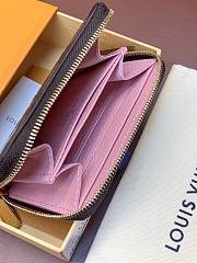 Louis Vuitton Leather Folding Wallet Size 11 x 8.5 x 2 cm - 2