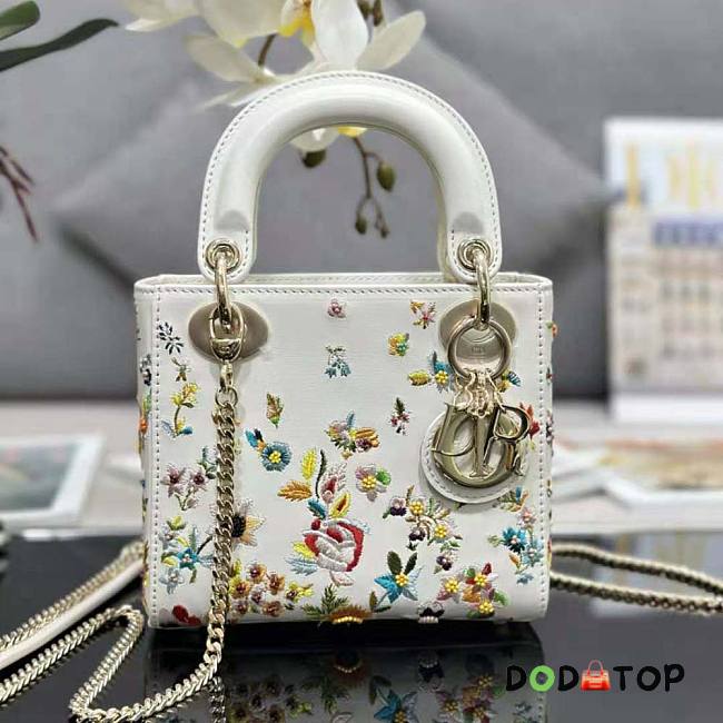 Dior Lady Mini Embroidered with Multicolor Small Flowers Size 17 x 15 x 7 cm - 1