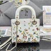 Dior Lady Mini Embroidered with Multicolor Small Flowers Size 17 x 15 x 7 cm - 3
