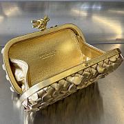 Bottega Veneta Knot Clutch Gold Size 19 x 11.5 x 5 cm - 5