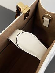 Fendi White Small Tote Shopping Bag Size 25.5 x 12 x 22.5 cm - 3