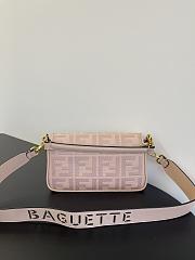 Fendi Baguette in Pink Limited Size 26 x 13 x 6 cm - 4