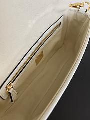 Fendi Baguette in White Limited Size 26 x 13 x 6 cm - 2
