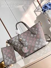 Louis Vuitton LV Blossom PM Mahina Leather Flight Mode Size 20 x 20 x 12.5 cm - 1