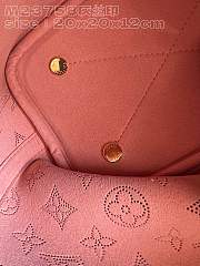 Louis Vuitton LV Blossom PM Mahina Leather Flight Mode Size 20 x 20 x 12.5 cm - 6