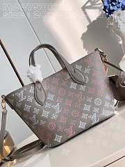 Louis Vuitton LV Blossom PM Mahina Leather Flight Mode Size 20 x 20 x 12.5 cm - 4