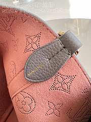 Louis Vuitton LV Blossom PM Mahina Leather Flight Mode Size 20 x 20 x 12.5 cm - 2