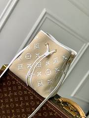 Louis Vuitton LV Neonoe Bucket Bag M23080 01 Size 26 x 26 x 17.5 cm - 1