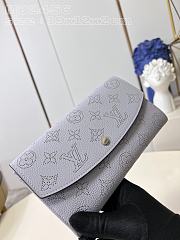 Louis Vuitton LV Iris Wallet Mahina Leather M82456 Size 19 x 12 x 2 cm - 5