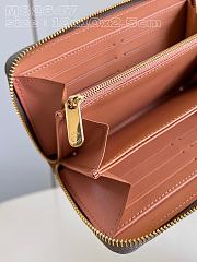 Louis Vuitton LV Zippy Wallet Mahina Leather M82647 Size 19 x 10 x 2.5 cm - 6