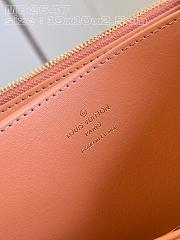 Louis Vuitton LV Zippy Wallet Mahina Leather M82647 Size 19 x 10 x 2.5 cm - 2