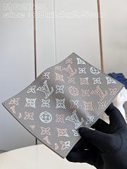 Louis Vuitton LV Passport Cover Mahina Leather M82721 Size 10 x 14 x 2.5 cm - 5