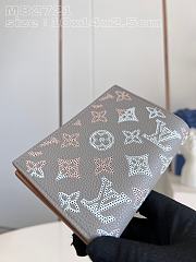 Louis Vuitton LV Passport Cover Mahina Leather M82721 Size 10 x 14 x 2.5 cm - 3