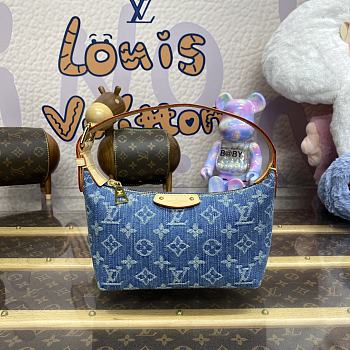 Louis Vuitton Hills Pochette Monogram Denim M82949 Size 20 x 6 x 16 cm