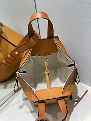 Loewe Hammock Bag Caramel Size 20.2 x 17 x 20 cm - 6