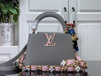  Louis Vuitton LV M56071 Capucines Mini Handbag Taro Purple Size 21 x 14 x 8 cm