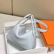 Hermes Lindy 26 in Clemence Leather Blue Size 26 x 18 x 14 cm - 3