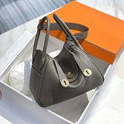 Hermes Lindy 26 in Clemence Leather Gray Gold Hardware Size 26 x 18 x 14 cm - 4