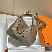 Hermes Lindy 26 in Clemence Leather Gray Silver Hardware Size 26 x 18 x 14 cm - 5