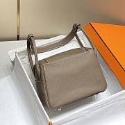 Hermes Lindy 26 in Clemence Leather Gray Silver Hardware Size 26 x 18 x 14 cm - 4