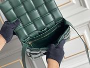 Bottega Veneta Padded Cassette Green Leather Bag Size 26 x 18 x 8 cm - 2