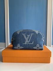 Louis Vuitton Pochette Cosmétique PM Size 19 x 12 x 6 cm - 1
