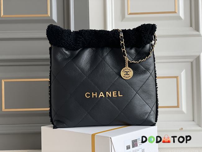 Chanel Hobo Bag in Fur Black Size 35 x 37 x 7 cm - 1