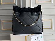 Chanel Hobo Bag in Fur Black Size 35 x 37 x 7 cm - 4