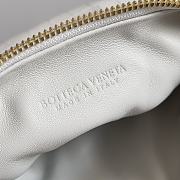 Bottega Veneta Jodie Handbag Mini Bag White Size 23 x 15 x 5 cm - 2