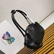 Prada Small Leather Handbag in Black Size 31 x 16 x 11 cm - 5