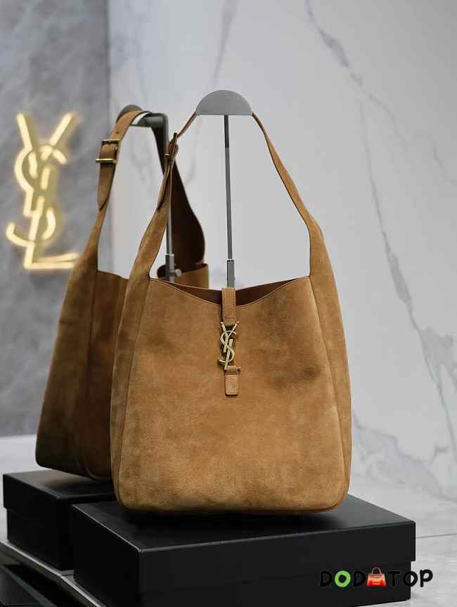 YSL Le 5 À 7 Supple Large In Suede Tan Size 30 x 31 x 13 cm - 1