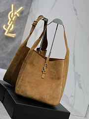 YSL Le 5 À 7 Supple Large In Suede Tan Size 30 x 31 x 13 cm - 5