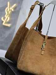 YSL Le 5 À 7 Supple Large In Suede Tan Size 30 x 31 x 13 cm - 4