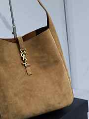 YSL Le 5 À 7 Supple Large In Suede Tan Size 30 x 31 x 13 cm - 3