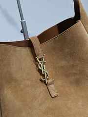 YSL Le 5 À 7 Supple Large In Suede Tan Size 30 x 31 x 13 cm - 2