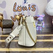 Louis Vuitton Lock and Walk Bucket Bag M24638 Milk White Size 20 x 20.5 x 12 cm - 4