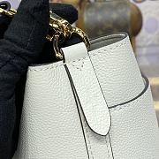 Louis Vuitton Lock and Walk Bucket Bag M24638 Milk White Size 20 x 20.5 x 12 cm - 2