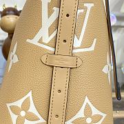 Louis Vuitton LV Carryall M46288 Medium Size 24 x 30 x 12 cm - 2