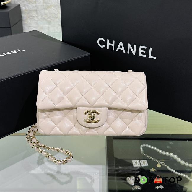 Chanel Flap Bag Off White Lambskin Gold Hardware Size 20 cm - 1