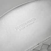 Bottega Veneta Small Andiamo White Chain Bag Size 25 x 22 x 10.5 cm - 4