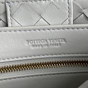 Bottega Veneta Small Andiamo White Chain Bag Size 25 x 22 x 10.5 cm - 3